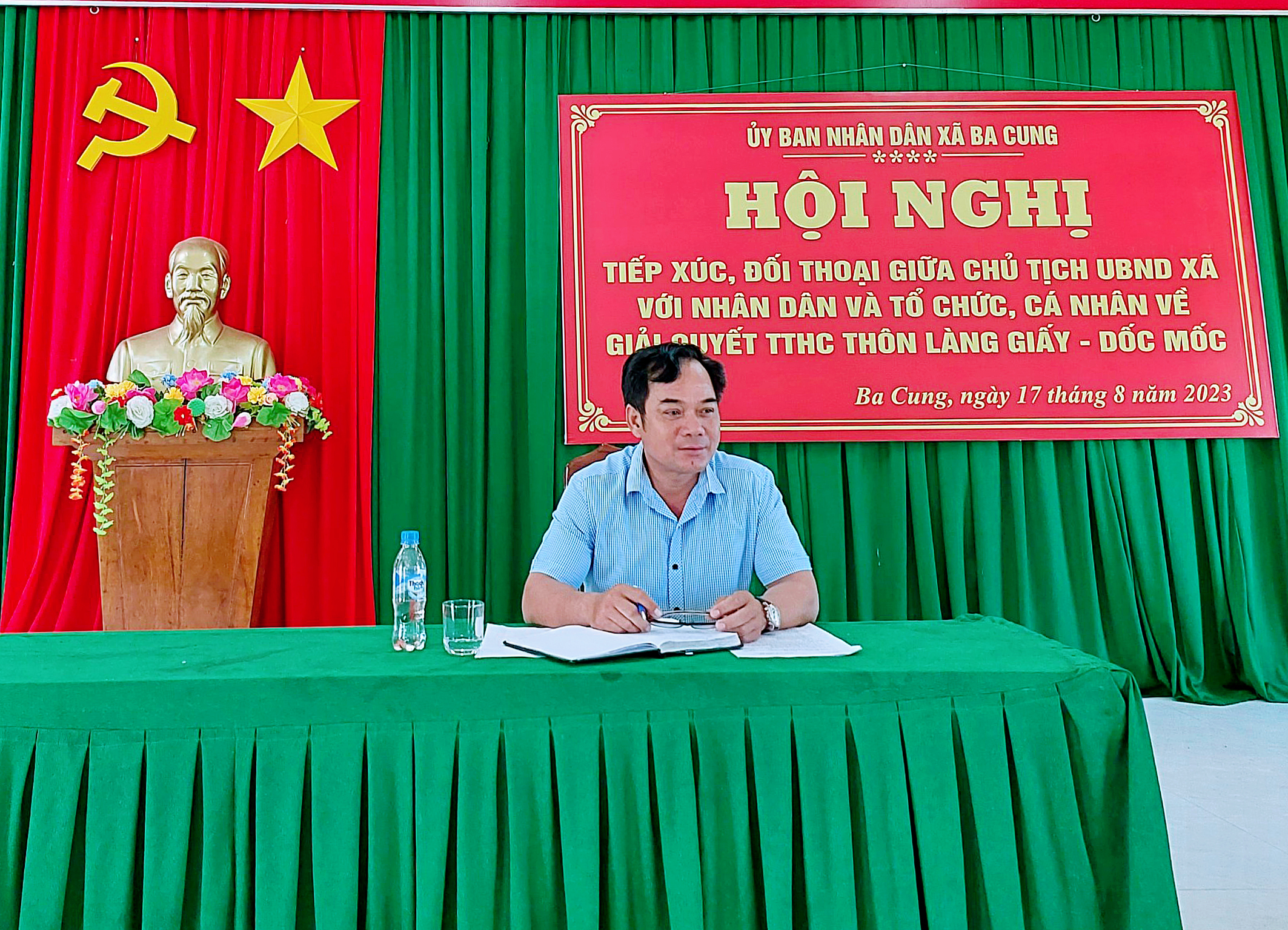Hội nghị tiếp xúc, đối thoại giữa Chủ tịch UBND xã Ba Cung với nhân dân và tổ chức, cá nhân trên địa bàn thôn Làng Giấy - Dốc Mốc