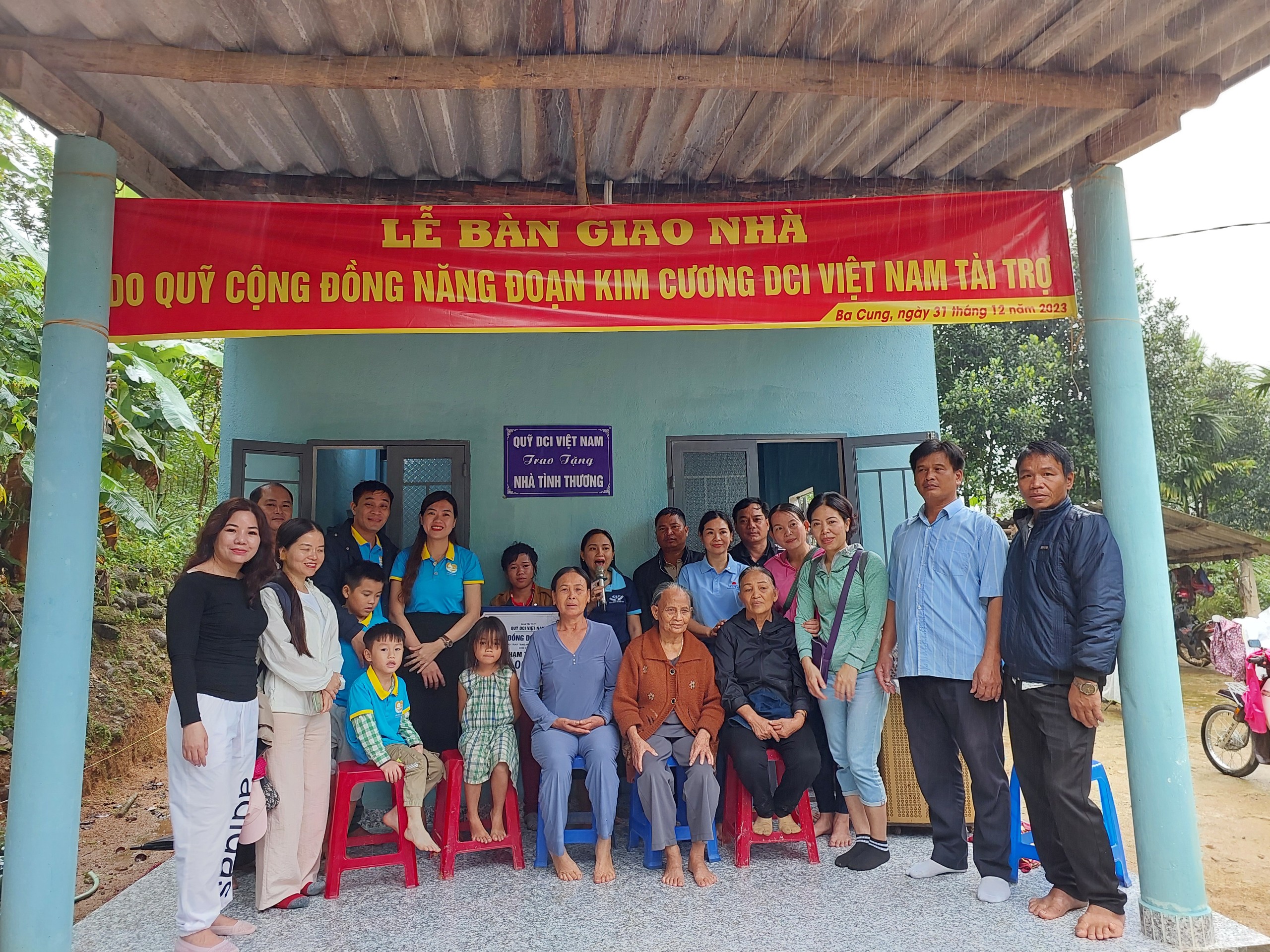 UBND xã Ba Cung tổ chức nghiệm thu, bàn giao nhà tình thương cho người nghèo do quỹ DCI tài trợ