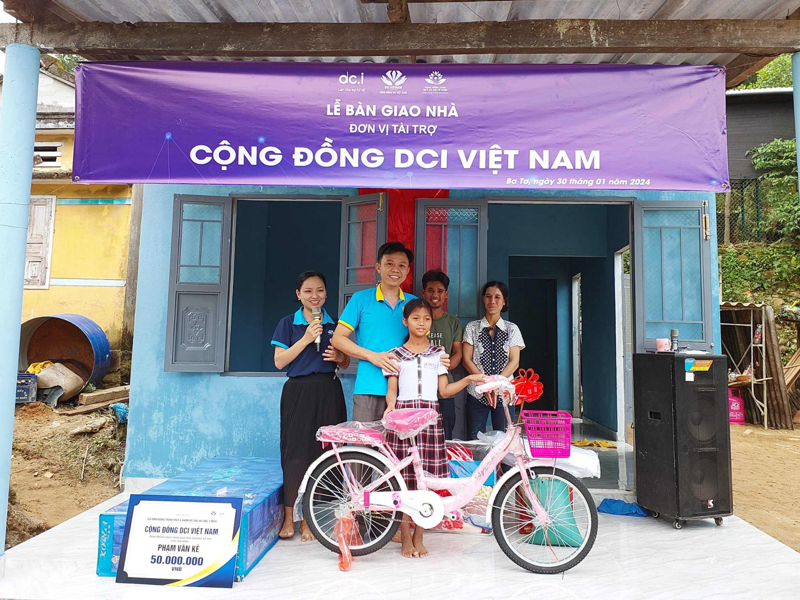 Tổ chức bàn giao nhà tình thương thứ 3 do quỹ cộng đồng DCI tài trợ trên địa bàn xã Ba Cung