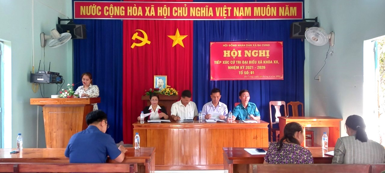 Các tổ đại biểu HĐND xã Ba Cung tổ chức tiếp xúc cử tri trước kỳ họp thường lệ giữa năm 2024