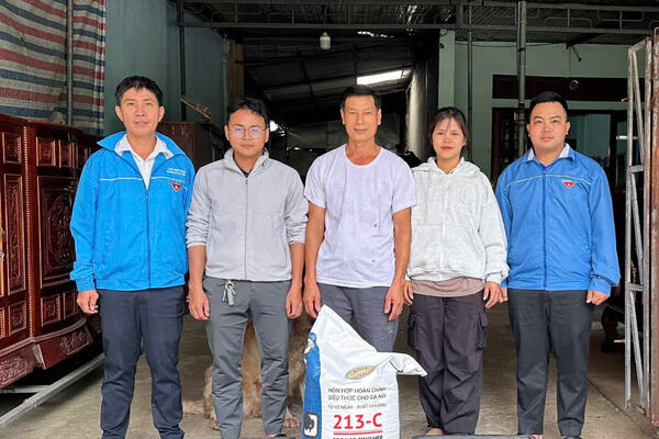 Chương trình hỗ trợ gà giống cho thanh niên phát triển kinh tế gia đình